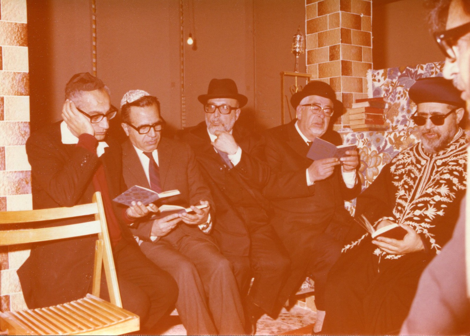 חכם כמוס עגיב — דיוקן